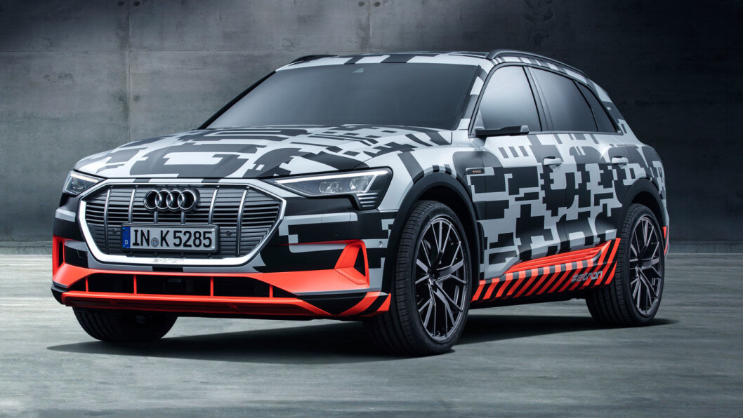 MIDT I SMØRØYET: Audi gir sin nye e-tron en prislapp som plasserer den i akkurat samme prisklasse som hovedkonkurrentene Jaguar I-Pace og Tesla-modellene S og X. Foto: Audi MIDT I SMØRØYET: Audi gir sin nye e-tron en prislapp som plasserer den i akkurat samme prisklasse som hovedkonkurrentene Jaguar I-Pace og Tesla-modellene S og X. Foto: Audi