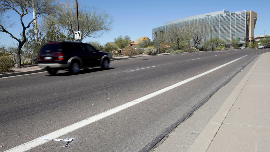 FØRSTE DØDSULYKKE: Her på denne veistrekningen i den amerikanske byen Tempe, Arizona ble en kvinnelig fotgjenger påkjørt og drept av en selvkjørende bil. Foto: Rick Scuteri, Reuters FØRSTE DØDSULYKKE: Her på denne veistrekningen i den amerikanske byen Tempe, Arizona ble en kvinnelig fotgjenger påkjørt og drept av en selvkjørende bil. Foto: Rick Scuteri, Reuters