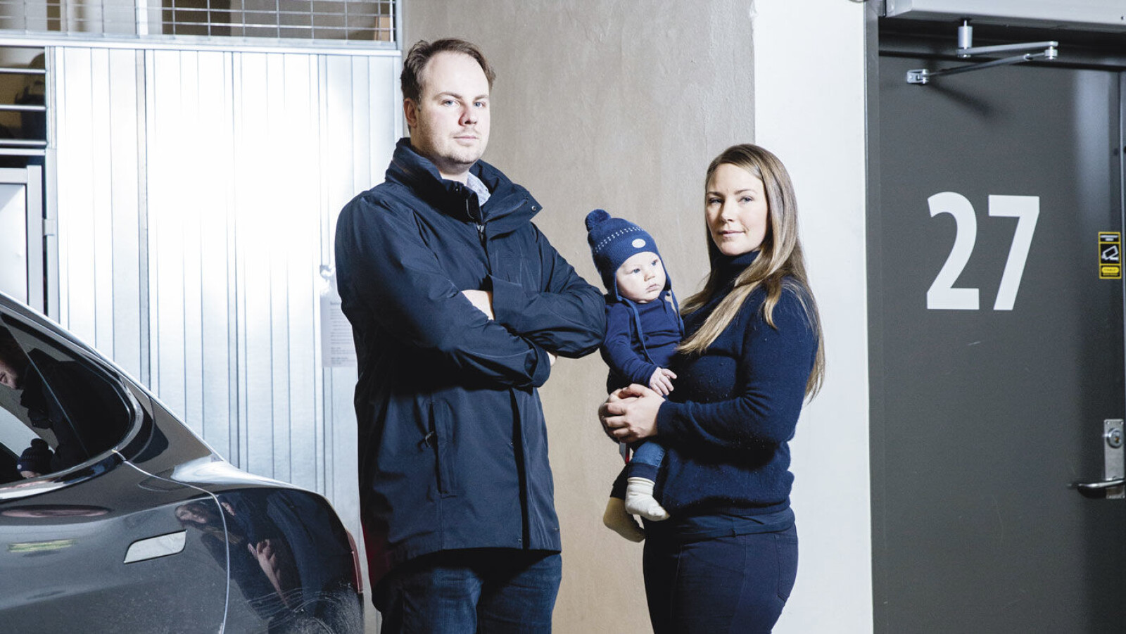 HELDIGVIS RÅD TIL NY BIL: Nå kjører Mads Torma, samboeren Kaja Merete Moen og sønnen Oliver (fem måneder) Tesla. Salget av den forrige bilen endte til slutt godt. Foto: Fredrik Bjerknes HELDIGVIS RÅD TIL NY BIL: Nå kjører Mads Torma, samboeren Kaja Merete Moen og sønnen Oliver (fem måneder) Tesla. Salget av den forrige bilen endte til slutt godt. Foto: Fredrik Bjerknes