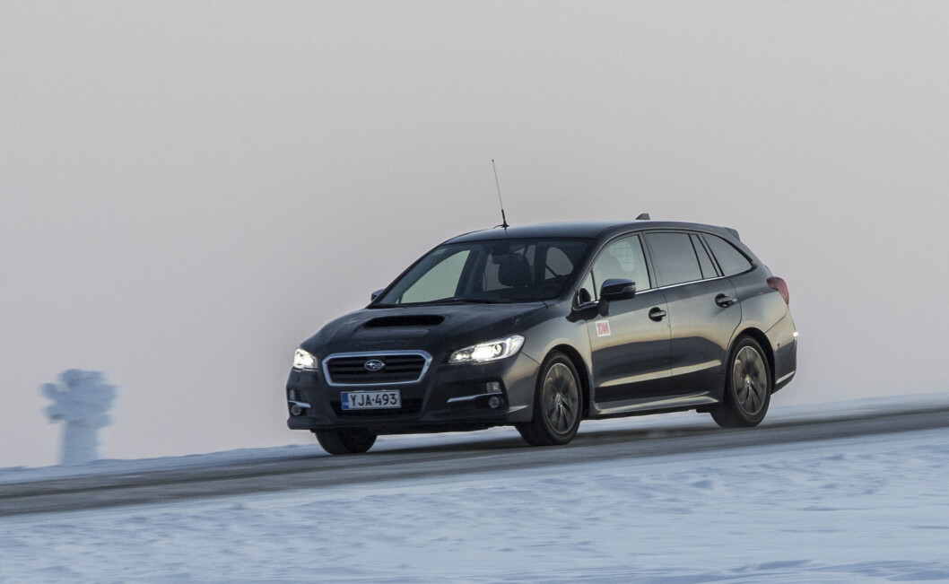 TRIVES I UVÆR: Her på fjellet på barske vinterveier, er Subaru Levorg i sitt rette element, med firehjulstrekk som fungerer svært godt. Foto: Matti Pentikäinen TRIVES I UVÆR: Her på fjellet på barske vinterveier, er Subaru Levorg i sitt rette element, med firehjulstrekk som fungerer svært godt. Foto: Matti Pentikäinen