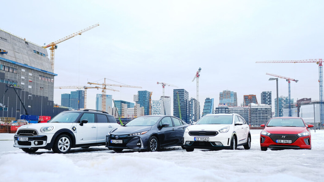 MOTOR-TEST: Vi har testet Mini Countryman (fra venstre), Toyota Prius, Kia Niro og Hyundai Ioniq. Foto: Jon Terje Hellgren Hansen MOTOR-TEST: Vi har testet Mini Countryman (fra venstre), Toyota Prius, Kia Niro og Hyundai Ioniq. Foto: Jon Terje Hellgren Hansen