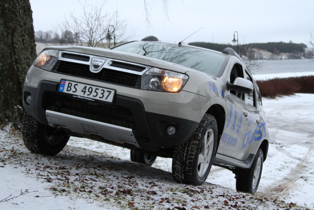 BESTE KJØP: Dacia Duster vinner kanskje ikke på komfort, men den er billig, robust og har de samme garantiene som konkurrentene. Årets beste bilkjøp? Foto: Rune Korsvoll BESTE KJØP: Dacia Duster vinner kanskje ikke på komfort, men den er billig, robust og har de samme garantiene som konkurrentene. Årets beste bilkjøp? Foto: Rune Korsvoll