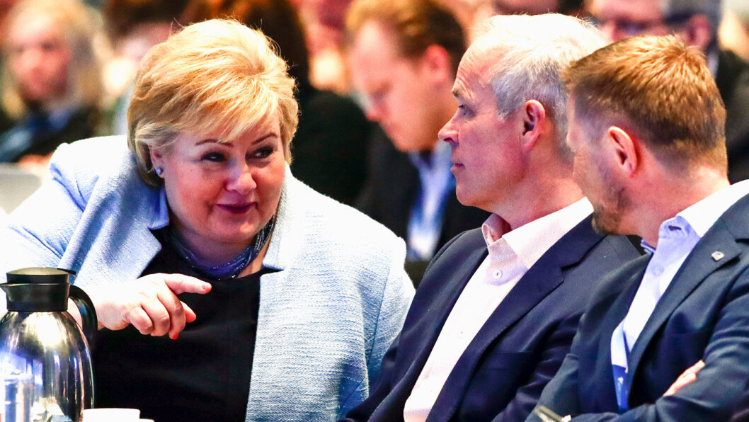FARVEL TIL BOMMENE? Statsminister Erna Solberg og Høyres nestledere Jan Tore Sanner og Bent Høie (nærmest) under partiets landsmøte på Gardermoen i helgen. Foto: Lise Åserud, NTB scanpix FARVEL TIL BOMMENE? Statsminister Erna Solberg og Høyres nestledere Jan Tore Sanner og Bent Høie (nærmest) under partiets landsmøte på Gardermoen i helgen. Foto: Lise Åserud, NTB scanpix