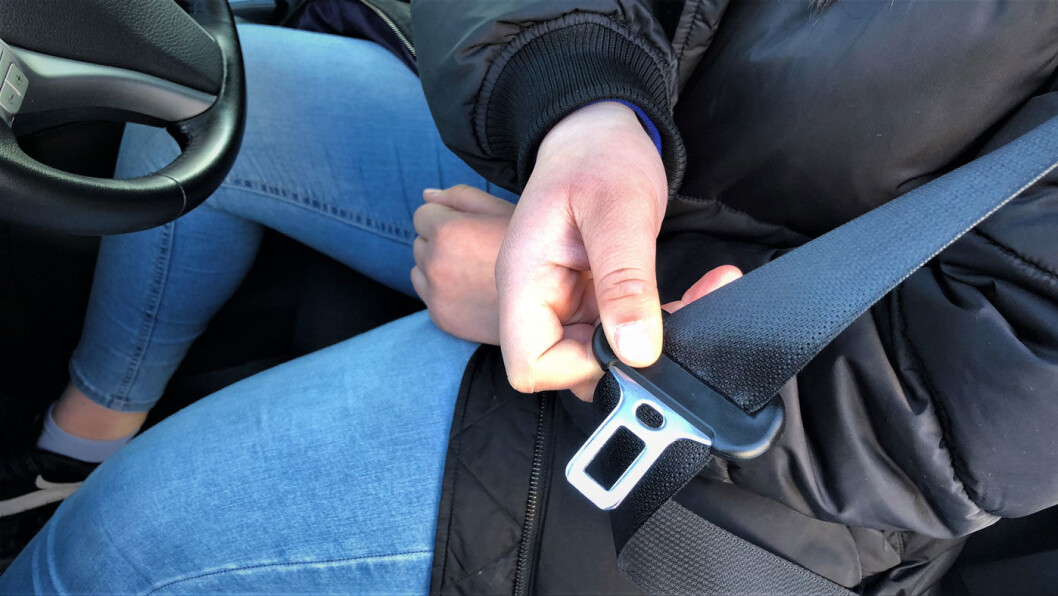 FÆRRE GEBYRER: De fleste fester bilbeltet. Derfor prioriterer politiet rus og fart i trafikken. Foto: Geir Røed FÆRRE GEBYRER: De fleste fester bilbeltet. Derfor prioriterer politiet rus og fart i trafikken. Foto: Geir Røed