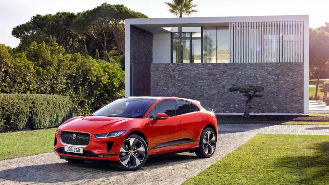 POPULÆRE: Jaguar har passert 1000 solgte I-PACE, tre måneder før elbilen kommer i butikkene. Foto: Jaguar Land Rover