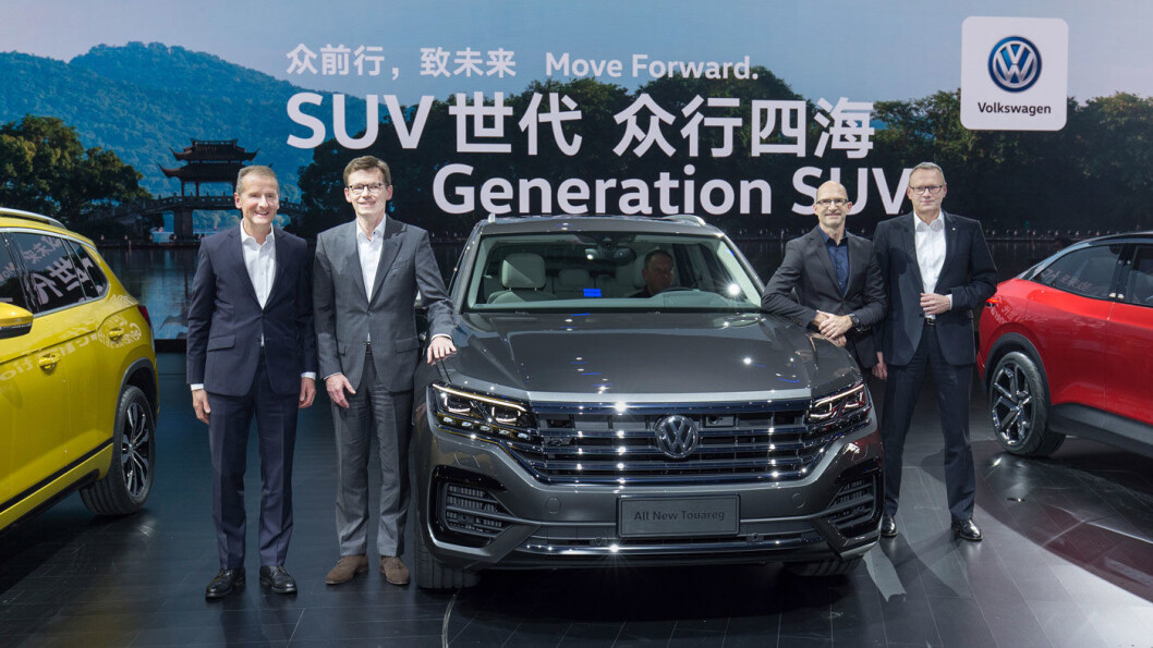 DEN NYE VINEN: SUV og Kina er stikkord som klinger godt hos dagens Volkswagen-ledelse. Her er flere av lederne, inkludert den nye toppsjefen Herbert Diess (t.v.), i Kina i forbindelse med lanseringen av nye Touareg tidligere i år. Foto: Volkswagen Media DEN NYE VINEN: SUV og Kina er stikkord som klinger godt hos dagens Volkswagen-ledelse. Her er flere av lederne, inkludert den nye toppsjefen Herbert Diess (t.v.), i Kina i forbindelse med lanseringen av nye Touareg tidligere i år. Foto: Volkswagen Media