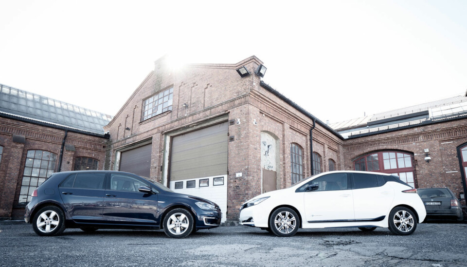 SMÅKONGENE PÅ HAUGEN: For fire år siden var dette nordmenns førstevalg på elbilfronten: VW e-Golf (t.v.) og Nissan Leaf.