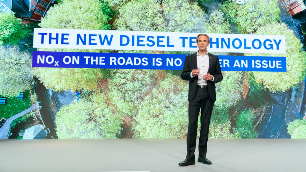 IKKE DØD LIKEVEL? Bosch-sjef Volkmar Denner hevder deres nye teknologi reduserer NOx-utslippene fra dieselmotorer til nivåer langt, langt under EUs nye krav. Foto: Bosch IKKE DØD LIKEVEL? Bosch-sjef Volkmar Denner hevder deres nye teknologi reduserer NOx-utslippene fra dieselmotorer til nivåer langt, langt under EUs nye krav. Foto: Bosch