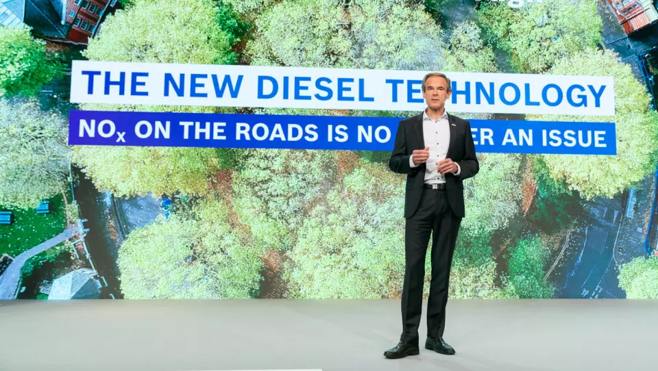 IKKE DØD LIKEVEL? Bosch-sjef Volkmar Denner hevder deres nye teknologi reduserer NOx-utslippene fra dieselmotorer til nivåer langt, langt under EUs nye krav. Foto: Bosch