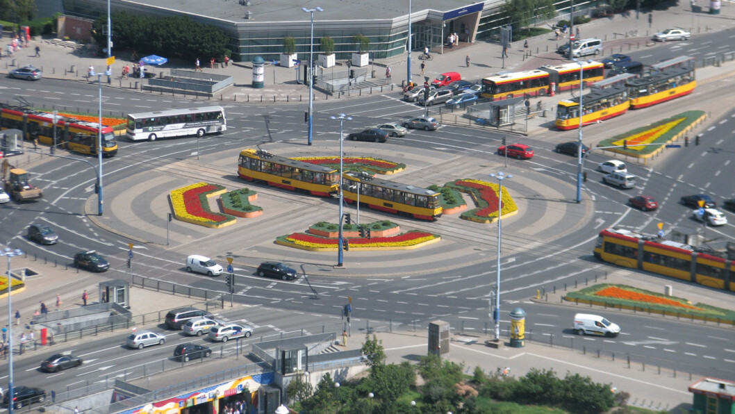 FARLIG: Mange nordmenn reiser til Polen og hovedstaden Warszawa. Trafikken her Dmowskiego-rundkjøringen og i resten av Polen er blant de farligste i EU. Foto: Greger Ravik, Flickr FARLIG: Mange nordmenn reiser til Polen og hovedstaden Warszawa. Trafikken her Dmowskiego-rundkjøringen og i resten av Polen er blant de farligste i EU. Foto: Greger Ravik, Flickr