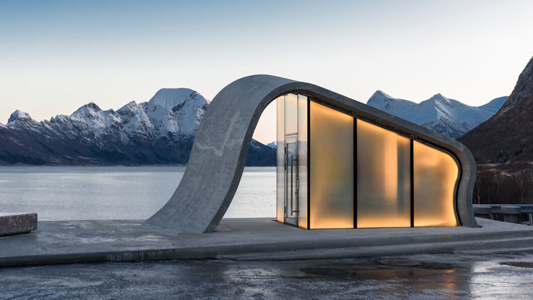 HELGELANDSKYSTEN: Toalettbygget på Ureddplassen defineres som et nytt landemerke langs Nasjonal turistveg Helgelandskysten. Landskapsarkitekt: Landskapsfabrikken AS ved Inge Dahlman. Arkitekt: Haugen/ Zohar. Foto: Steinar Skaar HELGELANDSKYSTEN: Toalettbygget på Ureddplassen defineres som et nytt landemerke langs Nasjonal turistveg Helgelandskysten. Landskapsarkitekt: Landskapsfabrikken AS ved Inge Dahlman. Arkitekt: Haugen/ Zohar. Foto: Steinar Skaar
