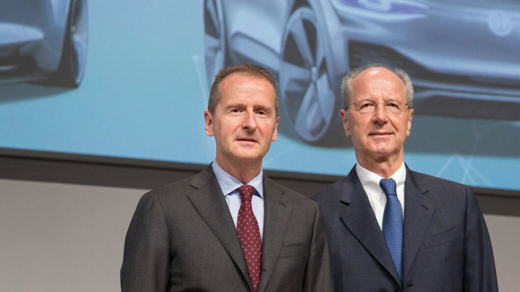 ALLE MANN TIL PUMPENE: Bare dager etter at han tiltrådte som toppsjef i VAǴ, har Herbert Diess (t.v) fått en ny dieselskandale å hanskes med. Her er han med styreleder Hans Dieter Pötsch. Foto: Volkswagen AG ALLE MANN TIL PUMPENE: Bare dager etter at han tiltrådte som toppsjef i VAǴ, har Herbert Diess (t.v) fått en ny dieselskandale å hanskes med. Her er han med styreleder Hans Dieter Pötsch. Foto: Volkswagen AG