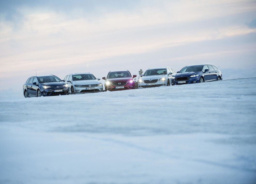 PRAKTISK TALT: Stasjonsvogner som Ford Mondeo, Mazda6, Skoda Superb, Toyota Avensis og VW Passat er favoritter i barnefamilier. Foto: Jon Terje Hellgren Hansen PRAKTISK TALT: Stasjonsvogner som Ford Mondeo, Mazda6, Skoda Superb, Toyota Avensis og VW Passat er favoritter i barnefamilier. Foto: Jon Terje Hellgren Hansen
