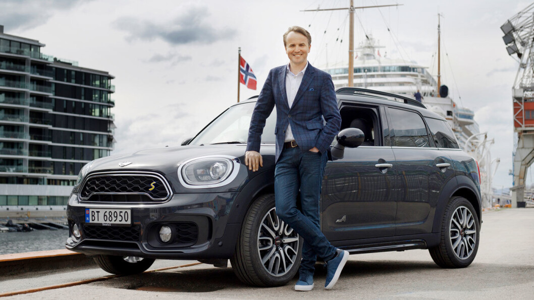 LEGGES MERKE TIL: – Det sporty interiøret gjør MINI Countryman til en litt annerledes bil. Det er sånt som folk legger merke til, sier Aksel Tunold. Foto: Nina Ruud LEGGES MERKE TIL: – Det sporty interiøret gjør MINI Countryman til en litt annerledes bil. Det er sånt som folk legger merke til, sier Aksel Tunold. Foto: Nina Ruud