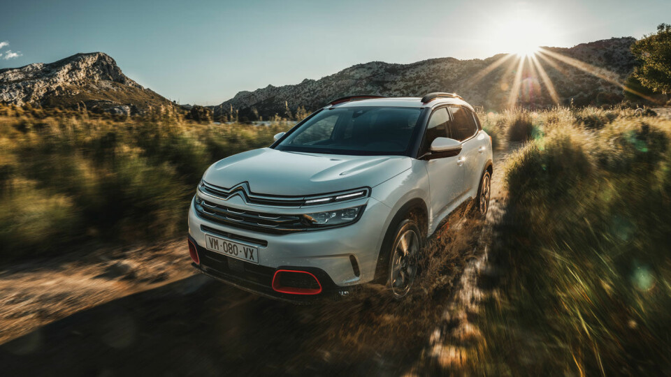 AIRCROSS: Designmessig er Citroën tilbake på et spennende spor – også det i god tradisjon. Man må forholde seg aktivt til løsninger og vinkler og fargevalg. Man blir aldri likegyldig.