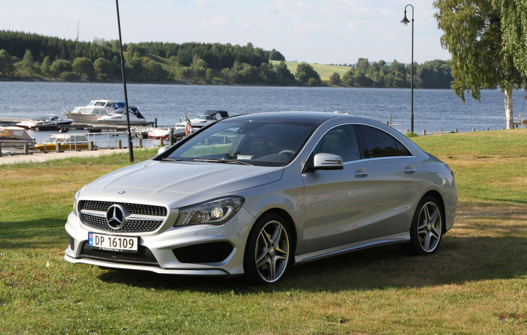 TRYLLESTAVEN: Mercedes-designerne har svingt tryllestaven over A-klassen og forvandlet den til en elegant og sportslig sedan. Foto: Rune Korsvoll TRYLLESTAVEN: Mercedes-designerne har svingt tryllestaven over A-klassen og forvandlet den til en elegant og sportslig sedan. Foto: Rune Korsvoll