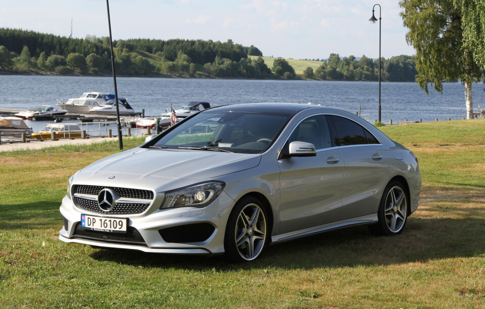TRYLLESTAVEN: Mercedes-designerne har svingt tryllestaven over A-klassen og forvandlet den til en elegant og sportslig sedan. Foto: Rune Korsvoll TRYLLESTAVEN: Mercedes-designerne har svingt tryllestaven over A-klassen og forvandlet den til en elegant og sportslig sedan. Foto: Rune Korsvoll