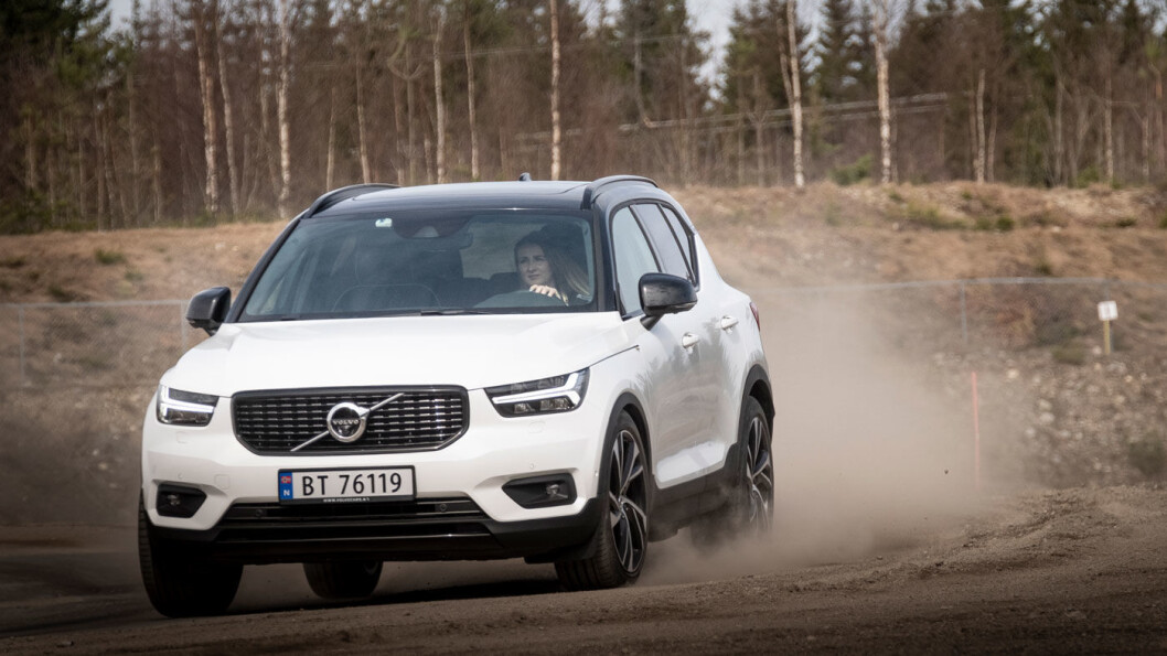 NY FAVORITT: Etterspørselen av Volvos prisvinner XC40 er så stor at svenskene nå dobler produksjonen. Foto: Jon Terje Hellgren Hansen NY FAVORITT: Etterspørselen av Volvos prisvinner XC40 er så stor at svenskene nå dobler produksjonen. Foto: Jon Terje Hellgren Hansen