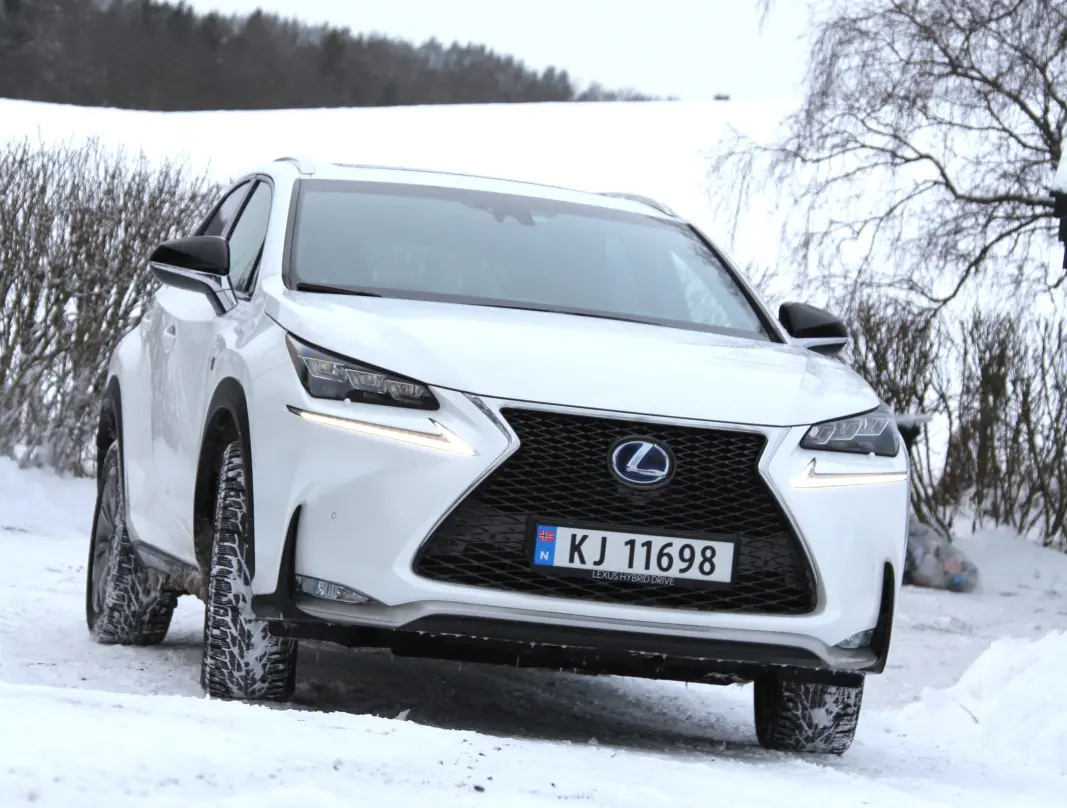 <span class="font-weight-bold" data-lab-font_weight_desktop="font-weight-bold">BEST - IGJEN:</span> Lexus er en gjenganger på toppen av kvalitets- og kundetilfredshetsundersøkelser. Også i Länsförsäkringars statistikk kommer merket best ut. Bildet viser en Lexus NX 300h. <span class="font-weight-bold" data-lab-font_weight_desktop="font-weight-bold">BEST - IGJEN:</span> Lexus er en gjenganger på toppen av kvalitets- og kundetilfredshetsundersøkelser. Også i Länsförsäkringars statistikk kommer merket best ut. Bildet viser en Lexus NX 300h.