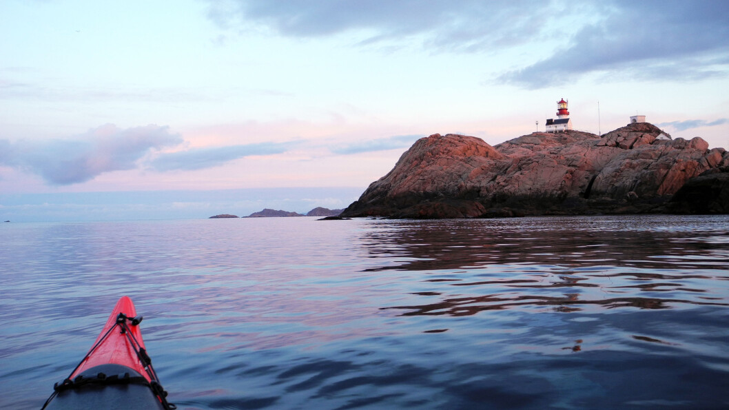 LENGST SØR - NESTEN: Lindesnes med fyret ligger lengst sør i Norge, men det vesle skjæret Pysen er Norges aller sørligste punkt. Foto: Per Roger Lauritzen LENGST SØR - NESTEN: Lindesnes med fyret ligger lengst sør i Norge, men det vesle skjæret Pysen er Norges aller sørligste punkt. Foto: Per Roger Lauritzen
