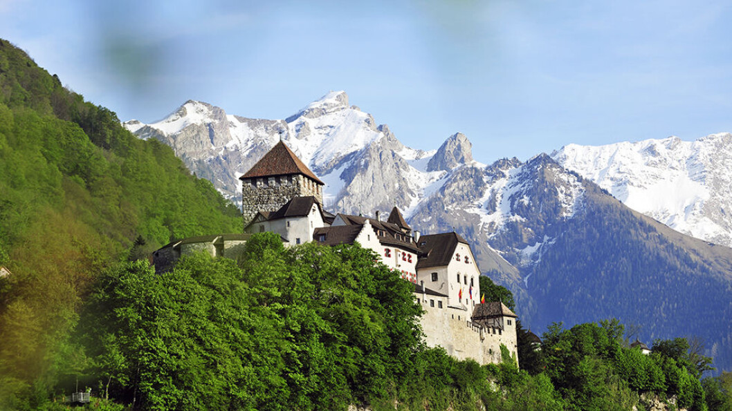 I FYRSTENS VINKJELLER: I Vaduz, hovedstaden i Liechtenstein, besøker vi vinkjellerne til fyrsten. I FYRSTENS VINKJELLER: I Vaduz, hovedstaden i Liechtenstein, besøker vi vinkjellerne til fyrsten.