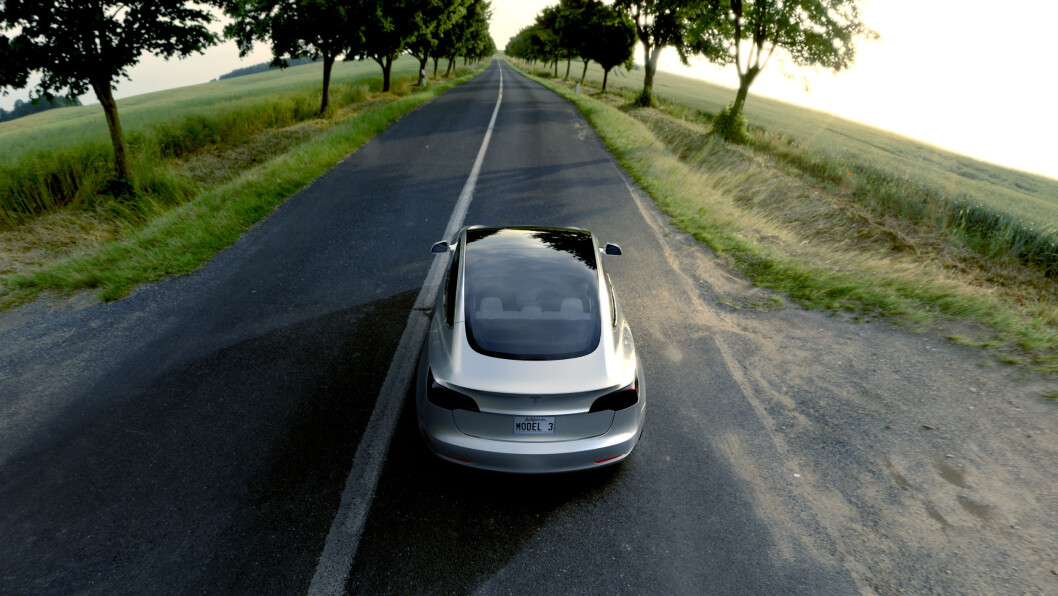 MÅ OPP I VOLUM: Ekspertene tror Tesla vil tape penger på billigutgaven av Model 3. Foto: Tesla Motor MÅ OPP I VOLUM: Ekspertene tror Tesla vil tape penger på billigutgaven av Model 3. Foto: Tesla Motor
