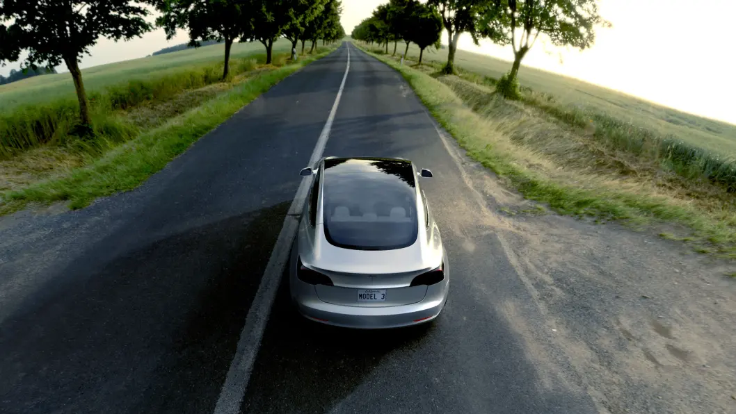 MÅ OPP I VOLUM: Ekspertene tror Tesla vil tape penger på billigutgaven av Model 3. Foto: Tesla Motor MÅ OPP I VOLUM: Ekspertene tror Tesla vil tape penger på billigutgaven av Model 3. Foto: Tesla Motor