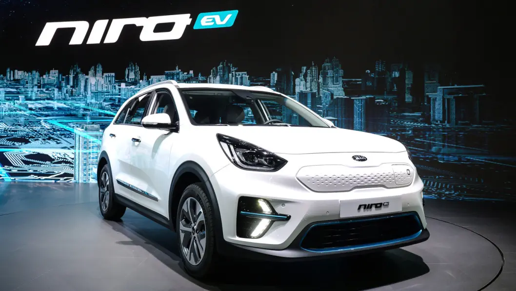 HØSTENS NYHET: Kia Niro Electric bør bli en av Norges mestselgende biler i 2019, hvis vi får nok biler til Norge. Både plassen og rekkevidden er blant de beste av de billigere elbilene. HØSTENS NYHET: Kia Niro Electric bør bli en av Norges mestselgende biler i 2019, hvis vi får nok biler til Norge. Både plassen og rekkevidden er blant de beste av de billigere elbilene.