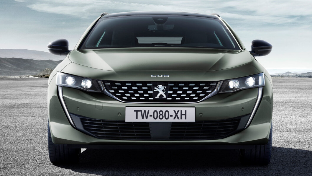 LAV ELEGANSE: Nye Peugeot 508 stasjonsvogn rager ikke høyt i terrenget, i motsetning til de moteriktige SUV’ene. Foto: Peugeot LAV ELEGANSE: Nye Peugeot 508 stasjonsvogn rager ikke høyt i terrenget, i motsetning til de moteriktige SUV’ene. Foto: Peugeot