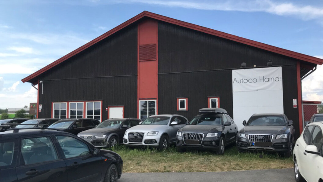 SELGER MANGE BILER: Autoco Hamar, tidligere Bilportalen, er blant landets største på fullmaktsalg av bil. – Det er dumt at NAF advarer. Mange er fornøyd med denne salgsformen, sier daglig leder Tai Lam til Motor. Foto: Lina Schøyen SELGER MANGE BILER: Autoco Hamar, tidligere Bilportalen, er blant landets største på fullmaktsalg av bil. – Det er dumt at NAF advarer. Mange er fornøyd med denne salgsformen, sier daglig leder Tai Lam til Motor. Foto: Lina Schøyen