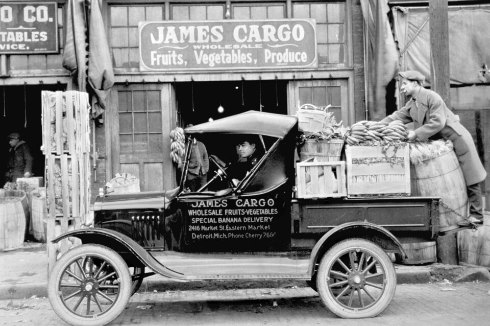 FORD MODEL T. Mens andre bilprodusenter bygde noen få, dyre biler for de rike, satte Henry Ford verden på hjul med Ford Model T som kunne brukes til alt. Foto: Ford