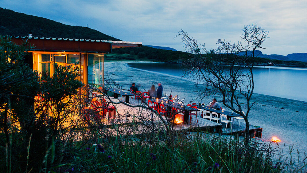 STOKKØYA SJØSENTER: Moderne og helt spesielt er strandbaren og hyttene som leies ut til overnatting rett på stranden på kysten av Sør-Trøndelag. Foto: Christian Houge STOKKØYA SJØSENTER: Moderne og helt spesielt er strandbaren og hyttene som leies ut til overnatting rett på stranden på kysten av Sør-Trøndelag. Foto: Christian Houge