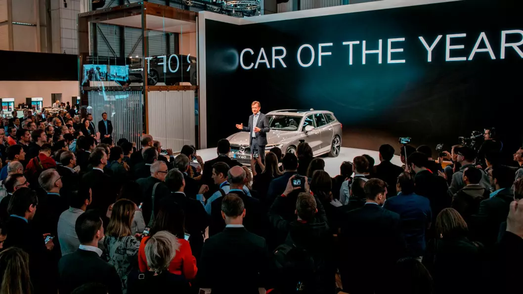 FARVEL, GENÈVE: Volvo-sjef Håkan Samuelsson i sentrum av oppmerksomheten på selskapets stand på Genève-utstillingen i vår, etter at XC40 ble kåret til Årets bil i Europa.