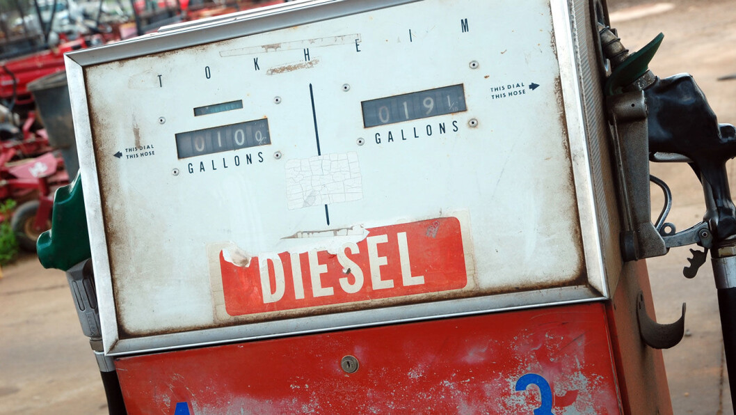 ALLE MANN TIL PUMPENE, PLEASE: Mazda tror på en fremtid for dieselmotoren, selv om den norske salgsstatistikken kan gi grunn til å tvile på evig liv for dieselbilene. Foto: Steve Snodgrass, Flickr ALLE MANN TIL PUMPENE, PLEASE: Mazda tror på en fremtid for dieselmotoren, selv om den norske salgsstatistikken kan gi grunn til å tvile på evig liv for dieselbilene. Foto: Steve Snodgrass, Flickr