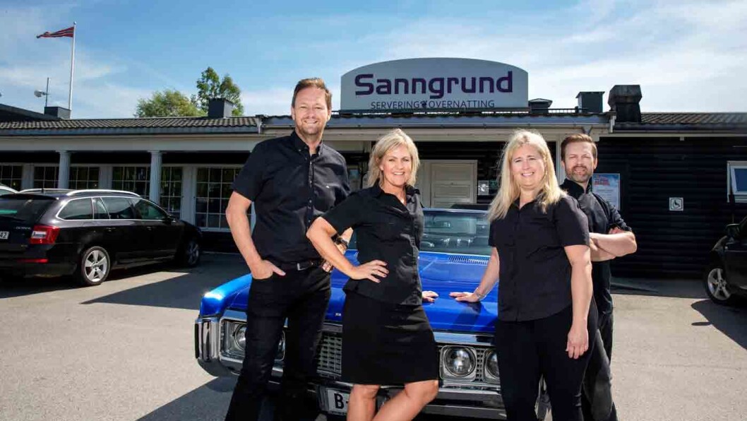VINNERNE AV ÅRETS VEIMAT 2018: Arne Udnesseter (f.v.), Betty Udnesseter, Beate Ferger og Freddy Ferger driver Sanngrund ved E16 mellom Gardermoen og Kongsvinger. Foto: Mette Randem VINNERNE AV ÅRETS VEIMAT 2018: Arne Udnesseter (f.v.), Betty Udnesseter, Beate Ferger og Freddy Ferger driver Sanngrund ved E16 mellom Gardermoen og Kongsvinger. Foto: Mette Randem