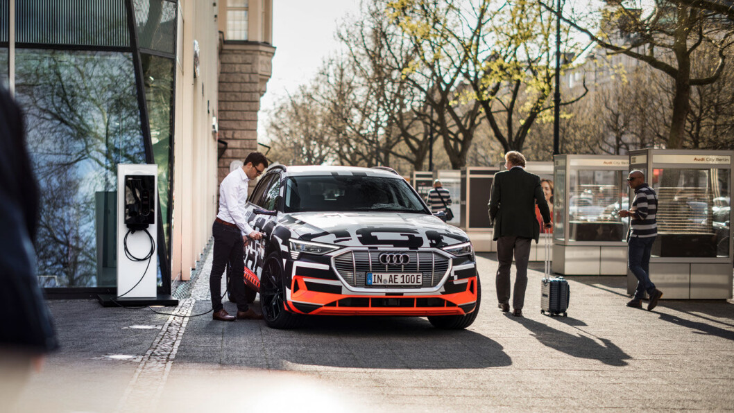 INTELLIGENT: Audis nye e-tron kan tilpasses de mest gunstige ladeforholdene. Foto: Audi AG INTELLIGENT: Audis nye e-tron kan tilpasses de mest gunstige ladeforholdene. Foto: Audi AG