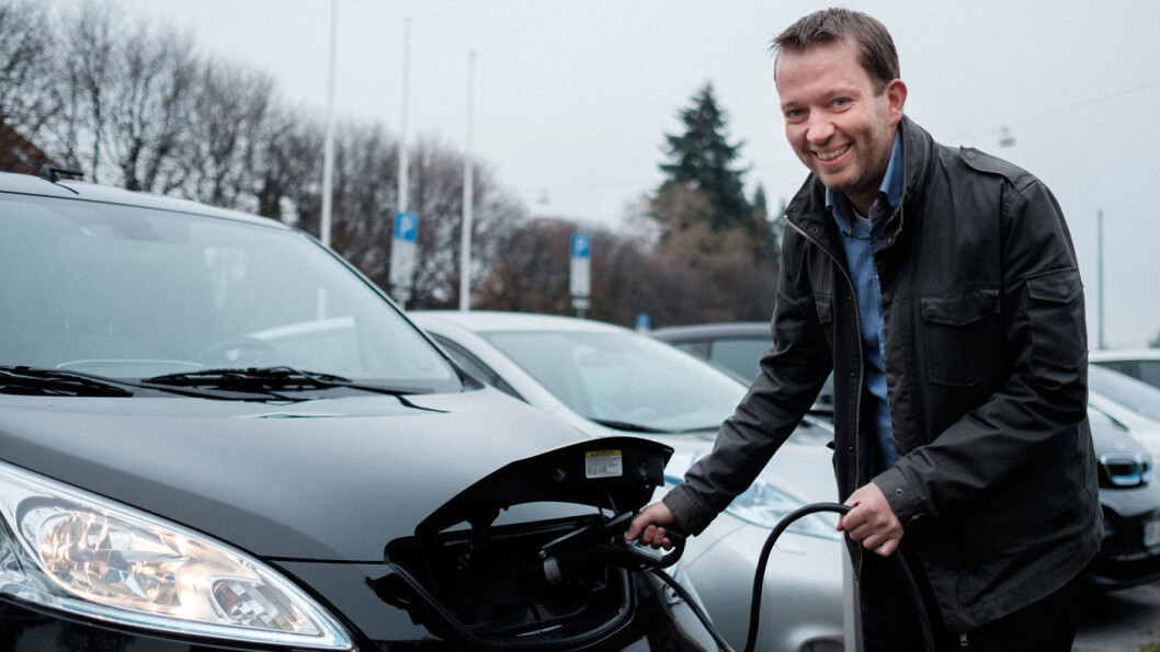 SMILER OPPGITT: Kommunikasjonsleder Petter Haugneland i elbilforeningen. Foto: Aksel Jermstad / elbil.no SMILER OPPGITT: Kommunikasjonsleder Petter Haugneland i elbilforeningen. Foto: Aksel Jermstad / elbil.no