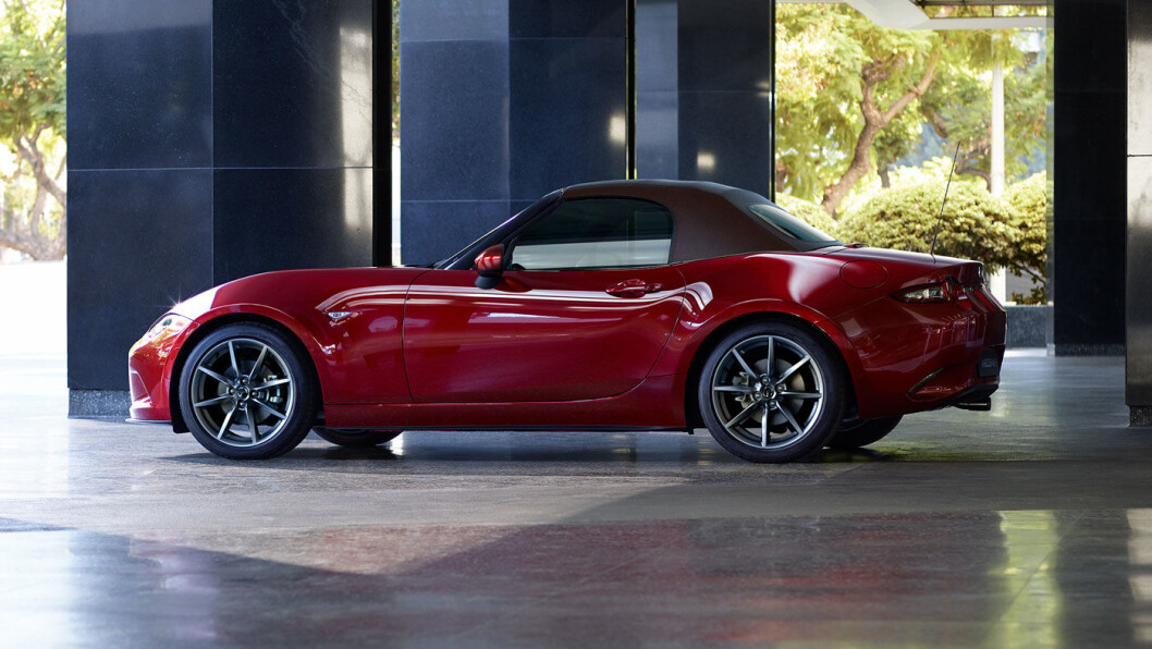 PIGGERE: Mazda MX-5 kommer til norske butikker med litt kraftigere motor på nyåret. Foto: Mazda PIGGERE: Mazda MX-5 kommer til norske butikker med litt kraftigere motor på nyåret. Foto: Mazda