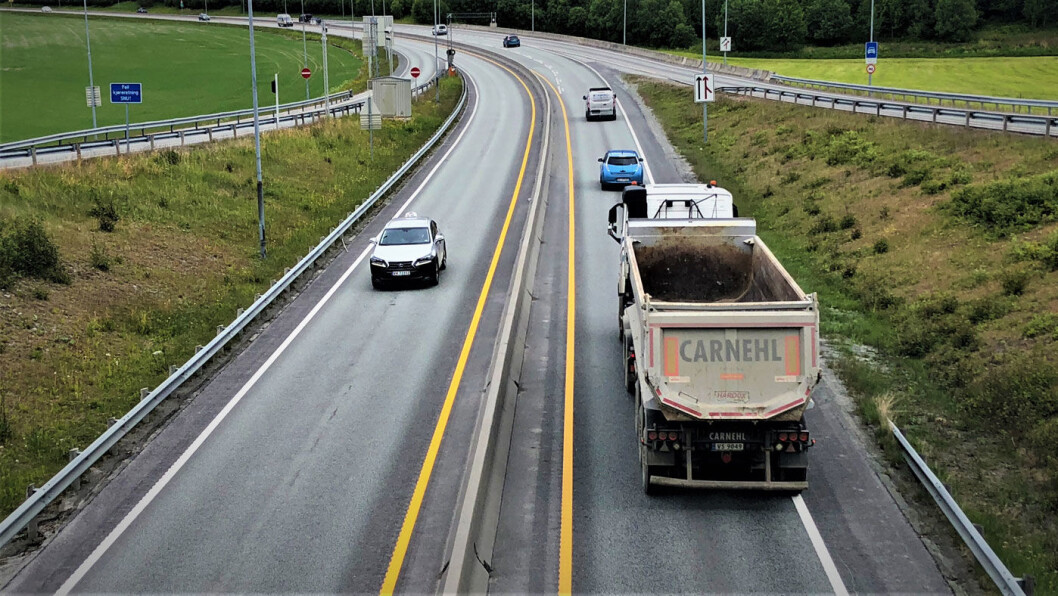 BETAL I BOMMEN: E6 nord for Trondheim har mye tungtrafikk og er ulykkesutsatt. Nå skal det bli firefeltsvei hele strekningen Ranheim-Åsen. Foto: Geir Røed BETAL I BOMMEN: E6 nord for Trondheim har mye tungtrafikk og er ulykkesutsatt. Nå skal det bli firefeltsvei hele strekningen Ranheim-Åsen. Foto: Geir Røed