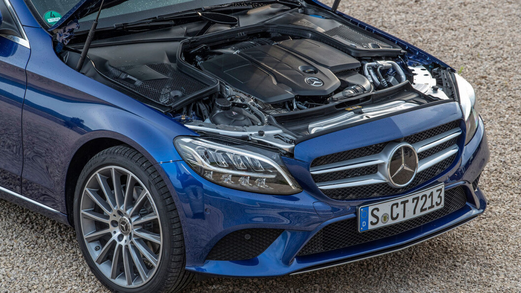 RÅ: AMG C 43 har fått flere hester, og er like rå som rød coupe som en mer diskret stasjonsvogn. RÅ: AMG C 43 har fått flere hester, og er like rå som rød coupe som en mer diskret stasjonsvogn.