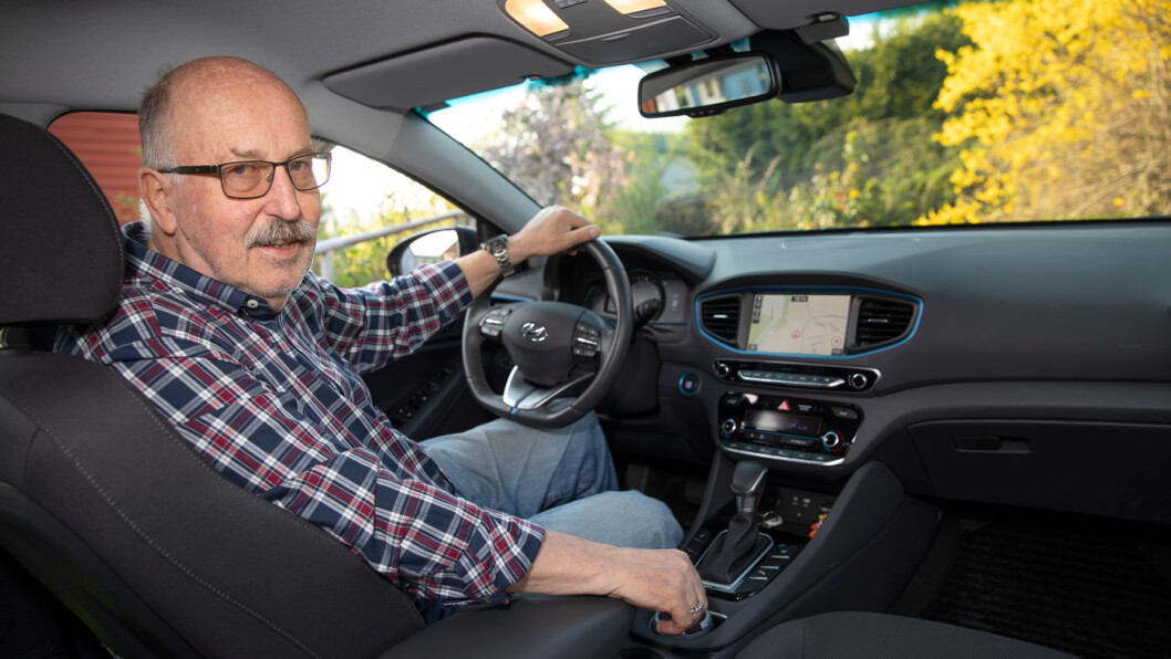 LAVE UTSLIPP EN BONUS: John Monn valgte hybrid med tanke på pris og innbyttepris. LAVE UTSLIPP EN BONUS: John Monn valgte hybrid med tanke på pris og innbyttepris.