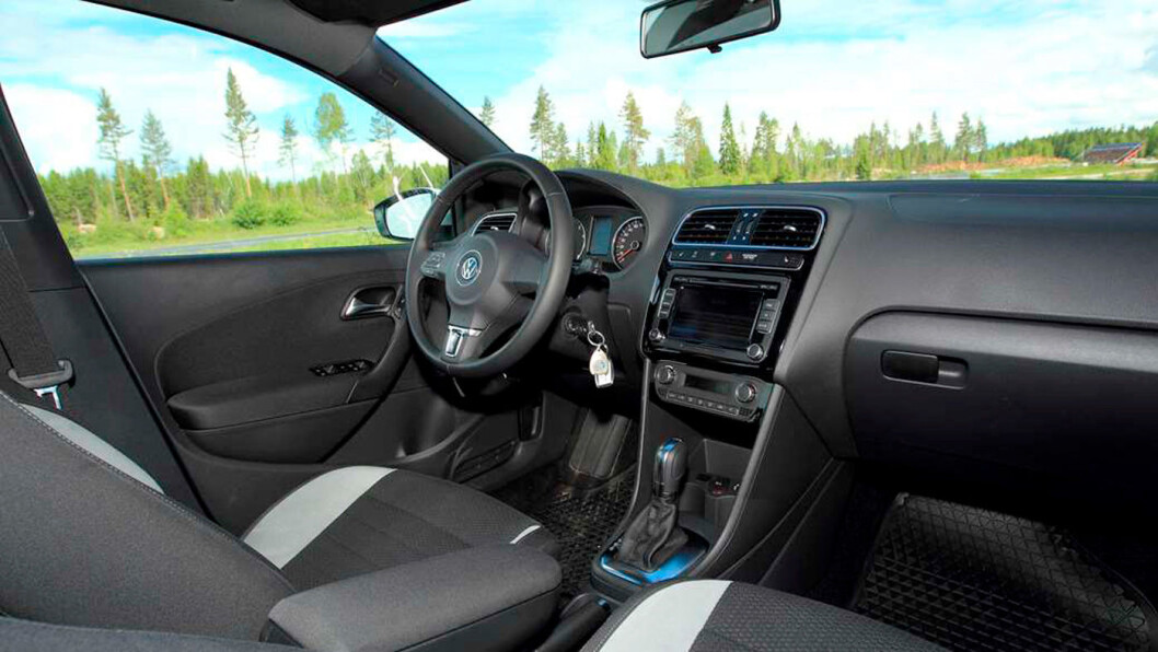 SOLID: Interiøret er solid og logisk, som på storebror VW Golf. Foto: Egil Nordlien SOLID: Interiøret er solid og logisk, som på storebror VW Golf. Foto: Egil Nordlien