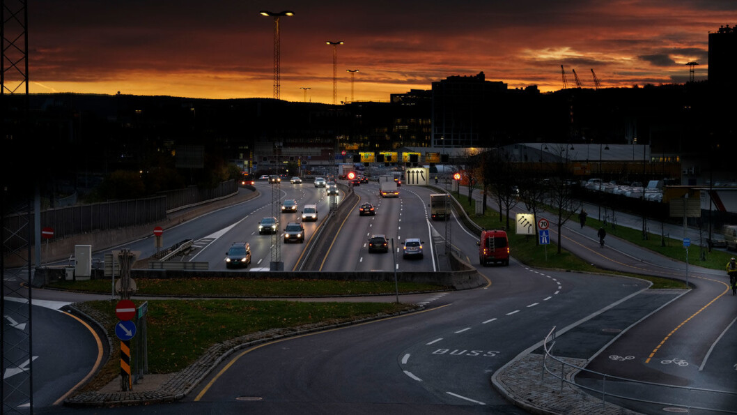 SNART DYRERE: Bilistene vil snart betale vesentlig mer for å kjøre privatbil inn til Oslo enn de gjør nå, og eksterne granskere antyder at kostnadene for Oslopakke 3, som skal løse byens transportutfordringer, kan bli enda høyere enn fryktet. Foto: Jon Terje Hellgren Hansen SNART DYRERE: Bilistene vil snart betale vesentlig mer for å kjøre privatbil inn til Oslo enn de gjør nå, og eksterne granskere antyder at kostnadene for Oslopakke 3, som skal løse byens transportutfordringer, kan bli enda høyere enn fryktet. Foto: Jon Terje Hellgren Hansen