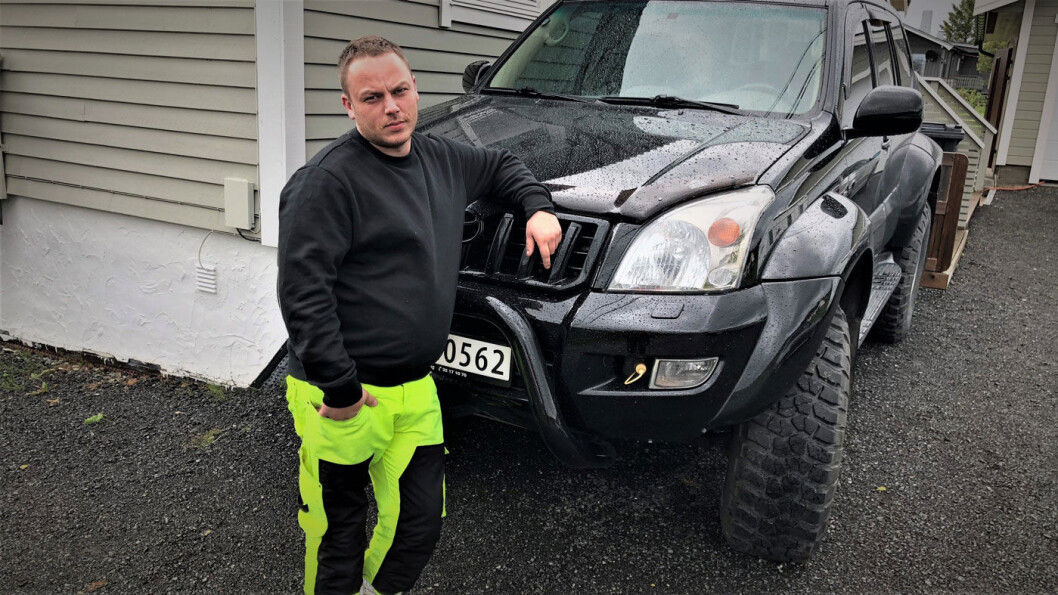 ADVARER: Glenn-Ruben Larsen advarer mot bilfirmaet i Bergen, hvor han kjøpte en Audi A6. Selv har han nå kjøpt seg en Landcruiser. Foto: Privat ADVARER: Glenn-Ruben Larsen advarer mot bilfirmaet i Bergen, hvor han kjøpte en Audi A6. Selv har han nå kjøpt seg en Landcruiser. Foto: Privat