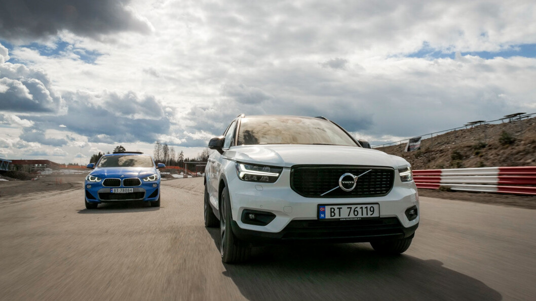 MYE LYD, MYE SJARM: Volvo XC40 bråker overraskende mye på grov asfalt, også med dekk som skulle tilsi et helt annet lydnivå. Foto: Jon Terje Hellgren Hansen MYE LYD, MYE SJARM: Volvo XC40 bråker overraskende mye på grov asfalt, også med dekk som skulle tilsi et helt annet lydnivå. Foto: Jon Terje Hellgren Hansen