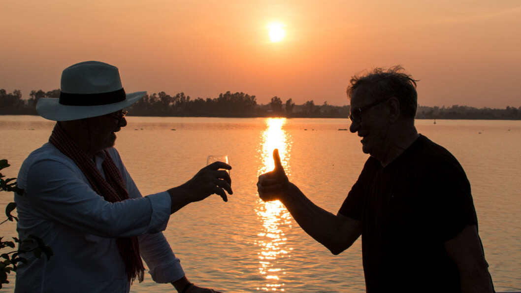 LUKSUS I SOLNEDGANG: En drink på dekk når solen svinner er et fint øyeblikk for å fordøye dagens mange inntrykk. LUKSUS I SOLNEDGANG: En drink på dekk når solen svinner er et fint øyeblikk for å fordøye dagens mange inntrykk.