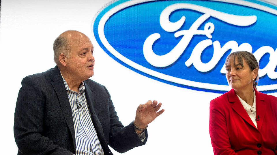 SATSER: Ford-sjef Jim Hackett og selskapets Smart mobilty-direktør Sarah-Jayne Williams.