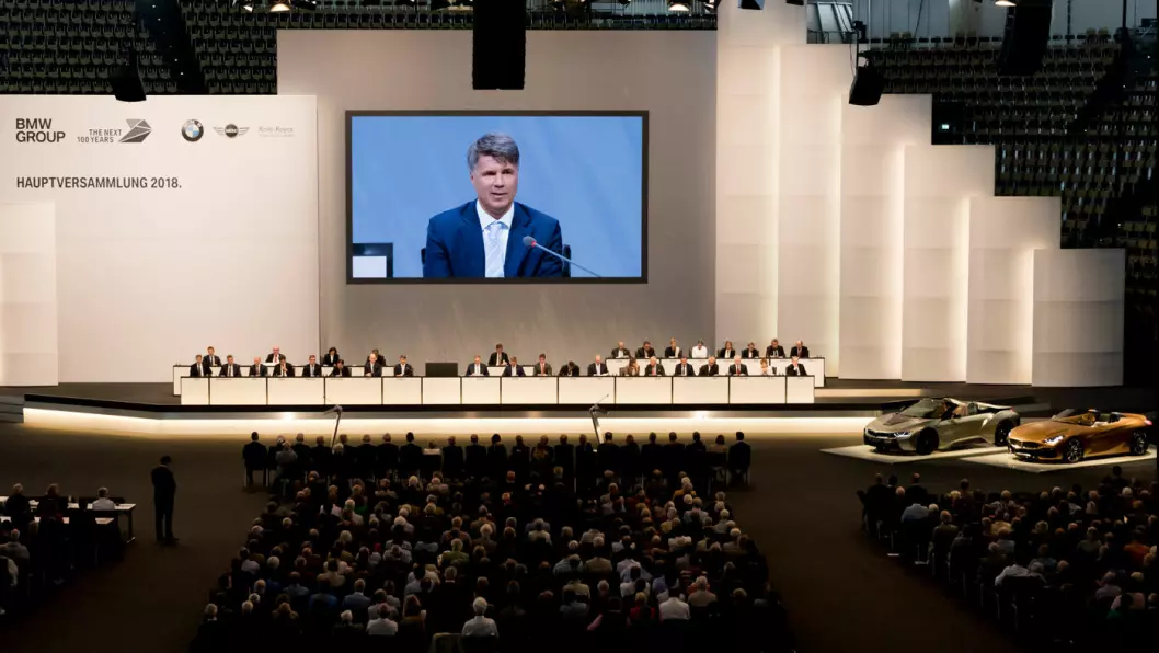 BAYERNS STOLTHET: Slik ser det ut når BMW-sjef Harald Krüger taler til de frammøtte på generalforsamlingen i Bayerische Motoren Werke, her fra møtet 17. mai 2018.