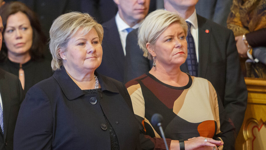 FORBEREDER BUDSJETT: Bilavgiftene stiger i det stille, lenge før finansminister Siv Jensen (t.h.) legger fram Solberg-regjeringens neste statsbudsjett. Foto: Stortinget FORBEREDER BUDSJETT: Bilavgiftene stiger i det stille, lenge før finansminister Siv Jensen (t.h.) legger fram Solberg-regjeringens neste statsbudsjett. Foto: Stortinget