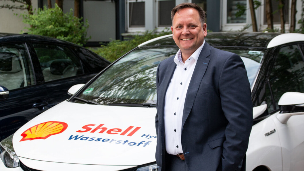 OVERBEVIST: Jens Mueller-Bulau, toppsjef i Tyskland for oljekonsernet Shell, er ikke i tvil om at hydrogen har en rolle i fremtidens energimarked for transport. – Vi vet bare ikke når det vil skje, sier Mueller-Bulau. Foto: Peter Raaum OVERBEVIST: Jens Mueller-Bulau, toppsjef i Tyskland for oljekonsernet Shell, er ikke i tvil om at hydrogen har en rolle i fremtidens energimarked for transport. – Vi vet bare ikke når det vil skje, sier Mueller-Bulau. Foto: Peter Raaum